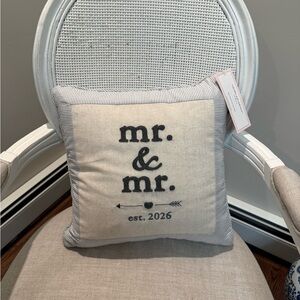 Mr&Mrs wedding pillow engagement